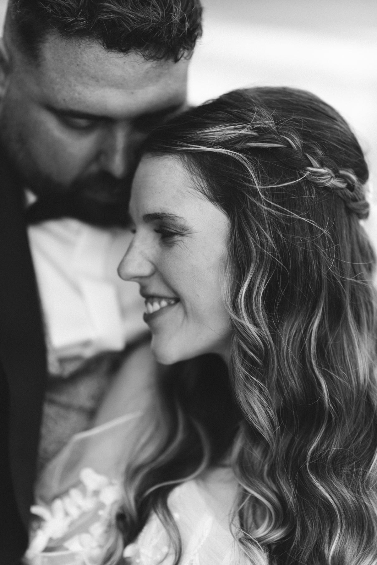 schönes Hochzeitsfoto am Bodensee von einem Brautpaar